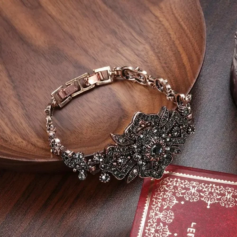Gold Vintage Style Rhinestone Bracelet_5
